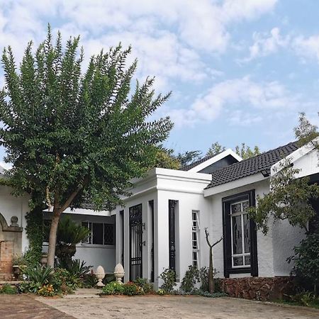 At 98 On Lynburn Guest House Pretoria-Noord Εξωτερικό φωτογραφία