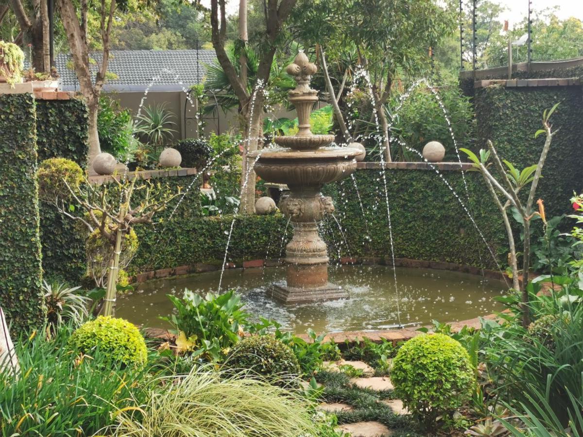 At 98 On Lynburn Guest House Pretoria-Noord Εξωτερικό φωτογραφία