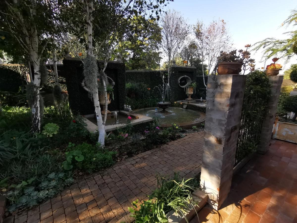 At 98 On Lynburn Guest House Pretoria-Noord Εξωτερικό φωτογραφία