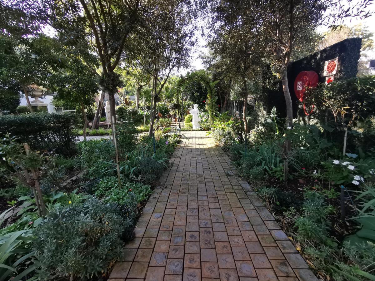 At 98 On Lynburn Guest House Pretoria-Noord Εξωτερικό φωτογραφία