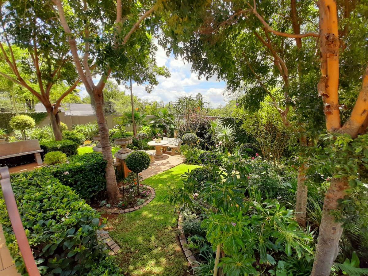 At 98 On Lynburn Guest House Pretoria-Noord Εξωτερικό φωτογραφία