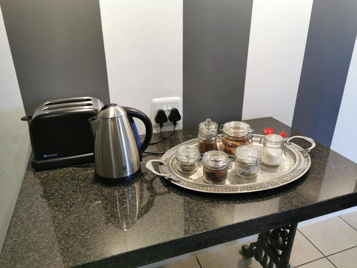 At 98 On Lynburn Guest House Pretoria-Noord Εξωτερικό φωτογραφία