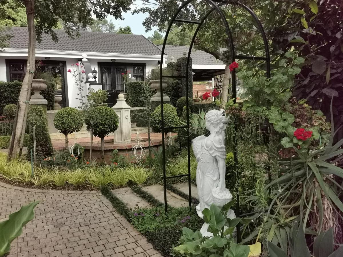 At 98 On Lynburn Guest House Pretoria-Noord Εξωτερικό φωτογραφία