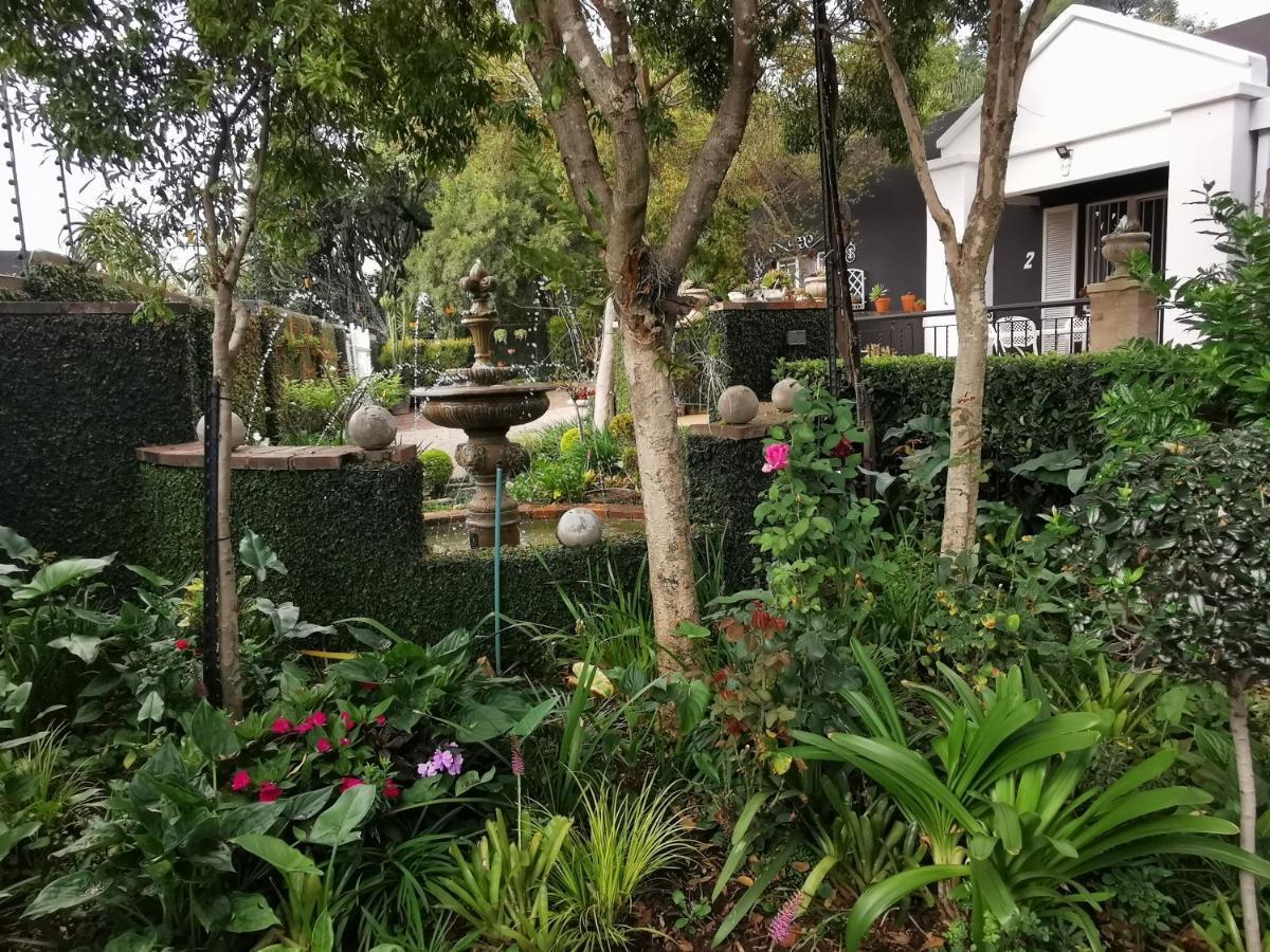 At 98 On Lynburn Guest House Pretoria-Noord Εξωτερικό φωτογραφία