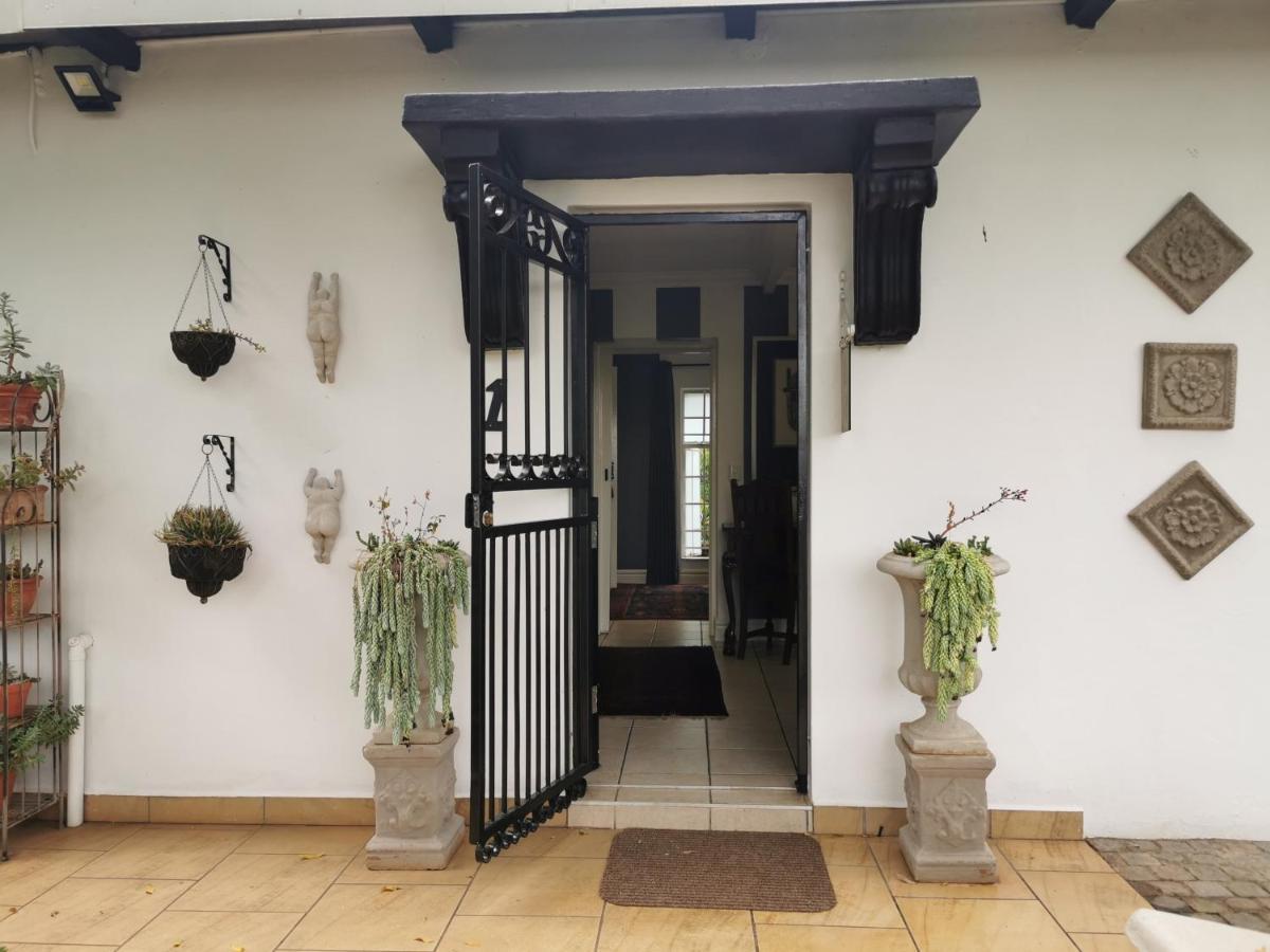 At 98 On Lynburn Guest House Pretoria-Noord Εξωτερικό φωτογραφία