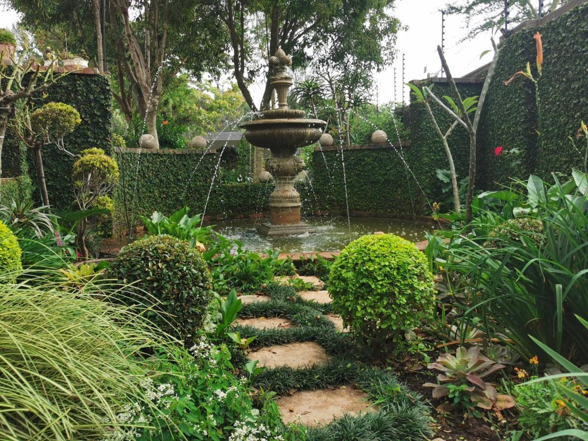 At 98 On Lynburn Guest House Pretoria-Noord Εξωτερικό φωτογραφία