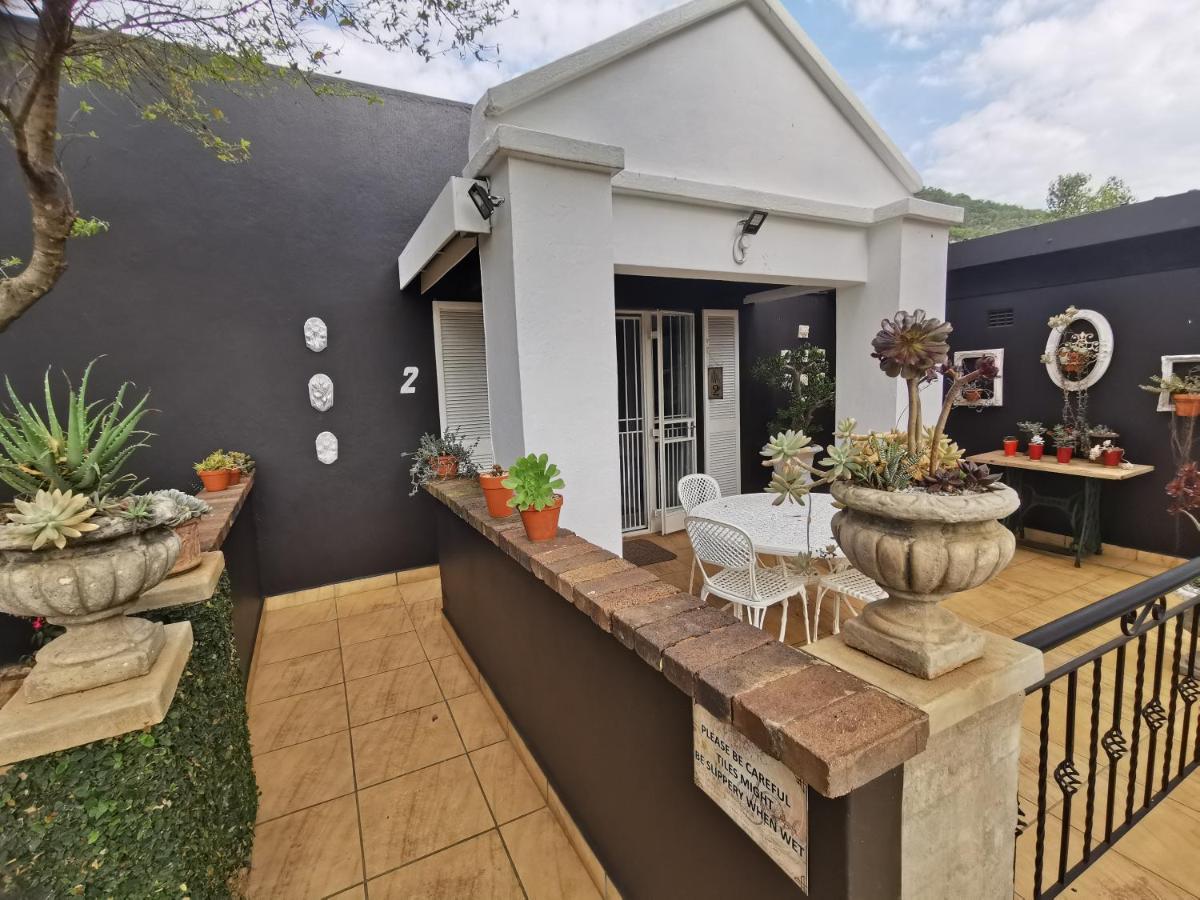 At 98 On Lynburn Guest House Pretoria-Noord Εξωτερικό φωτογραφία