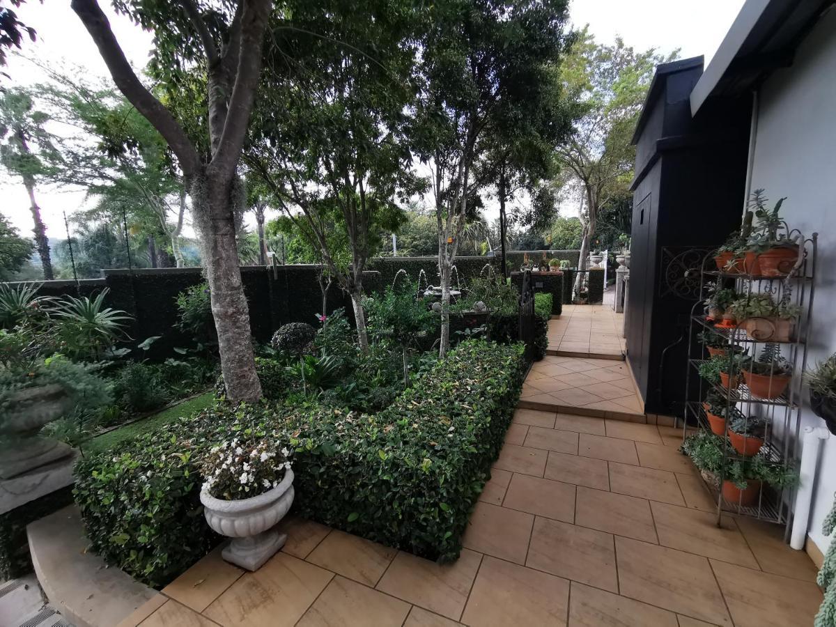 At 98 On Lynburn Guest House Pretoria-Noord Εξωτερικό φωτογραφία