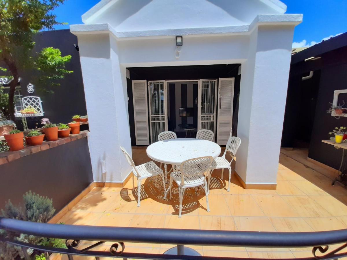 At 98 On Lynburn Guest House Pretoria-Noord Εξωτερικό φωτογραφία