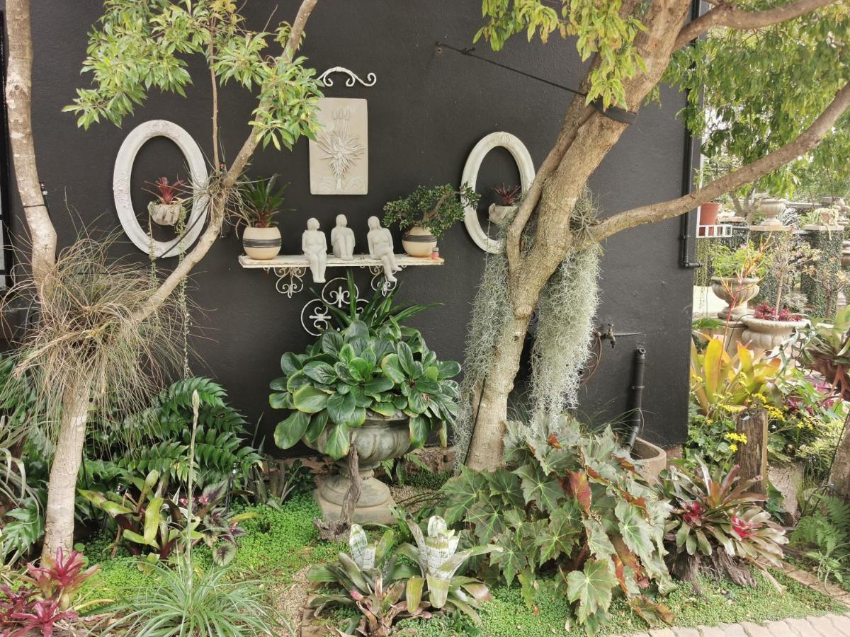 At 98 On Lynburn Guest House Pretoria-Noord Εξωτερικό φωτογραφία