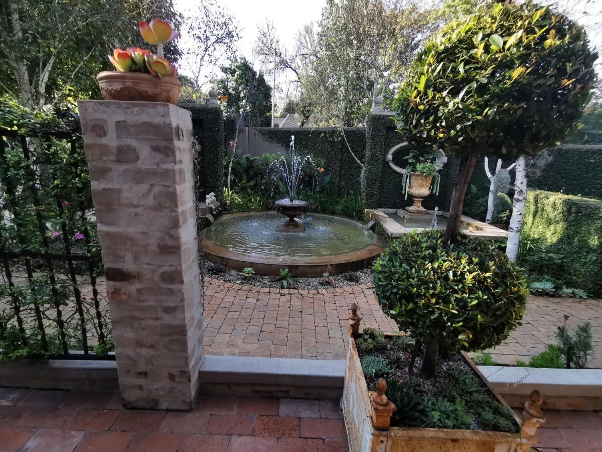 At 98 On Lynburn Guest House Pretoria-Noord Εξωτερικό φωτογραφία