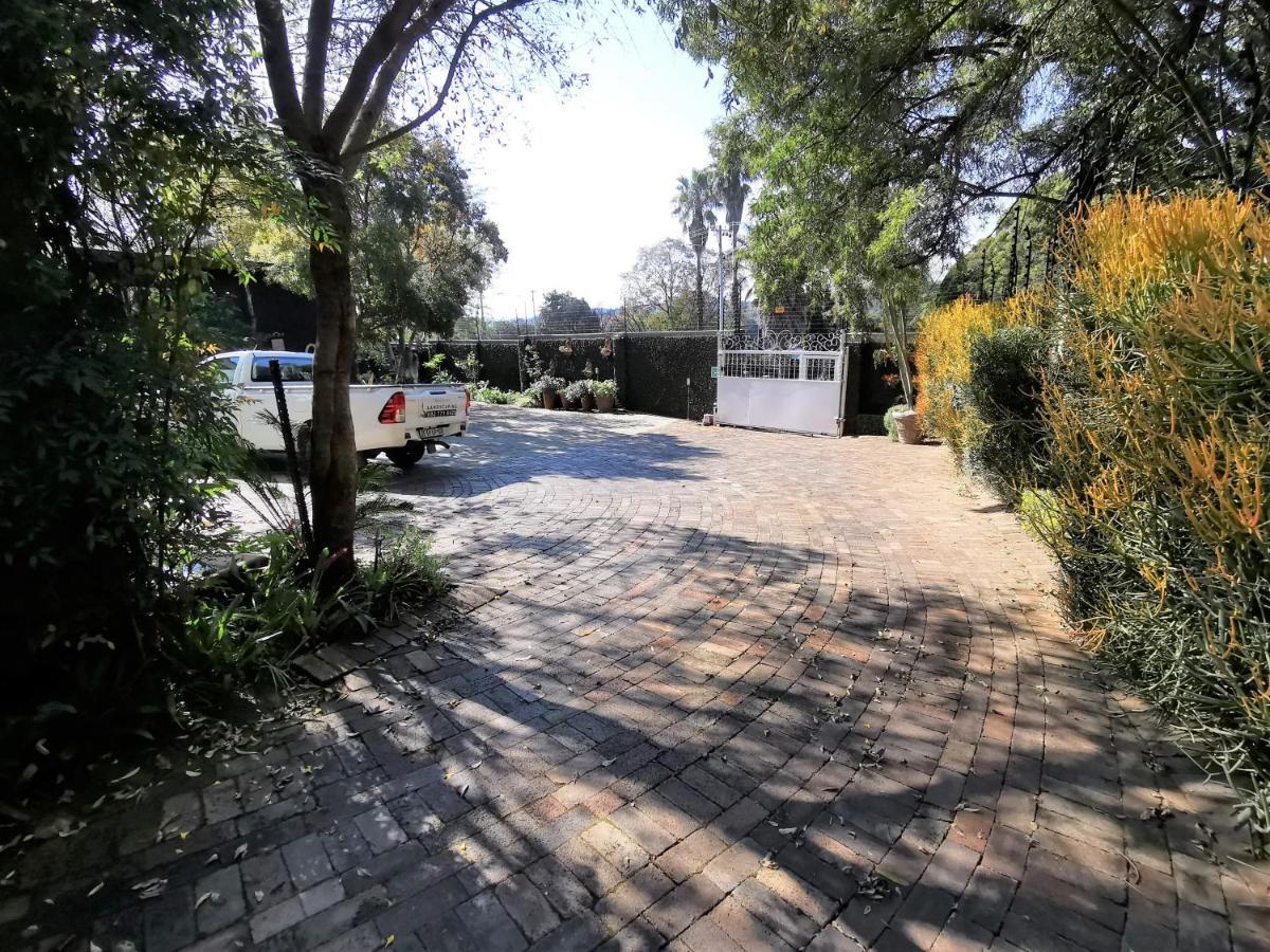 At 98 On Lynburn Guest House Pretoria-Noord Εξωτερικό φωτογραφία