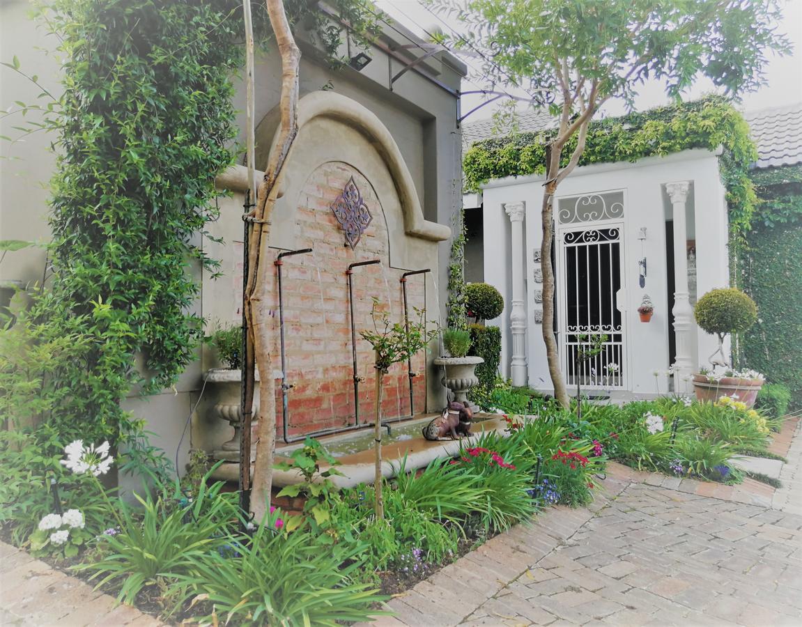 At 98 On Lynburn Guest House Pretoria-Noord Εξωτερικό φωτογραφία