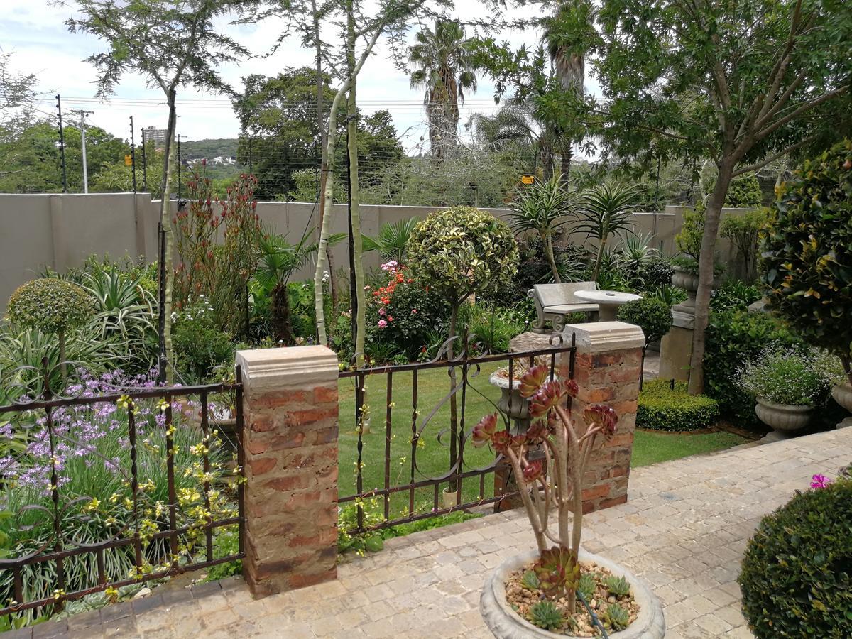 At 98 On Lynburn Guest House Pretoria-Noord Εξωτερικό φωτογραφία