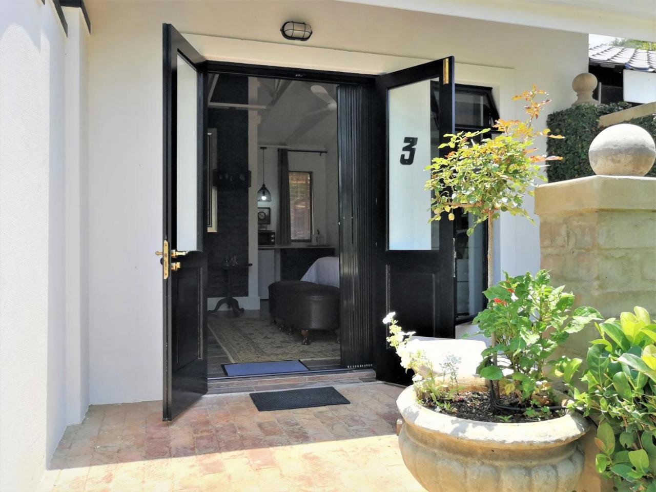 At 98 On Lynburn Guest House Pretoria-Noord Εξωτερικό φωτογραφία